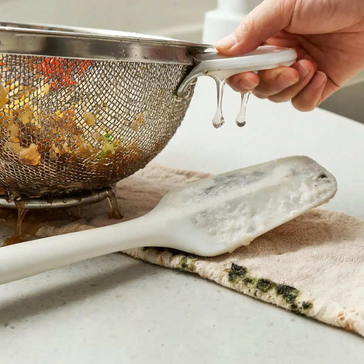 Hard to Clean & Easy to Hide Dirt in Kitchen Utensils: What 333,789 Reviews Reveal